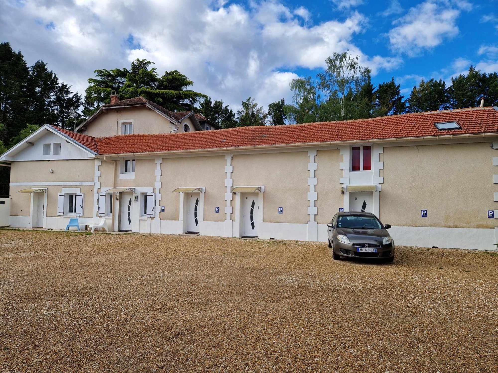 09 - Joli Studio Avec 2 Lits, Logement Tout Equipe Pour 1, 2 Ou 3 Personnes Maximum, Vue Sur Parc Arbore, Parking Privatif Gratuit, Grand Fourgon Possible, Tout Le Linge De Maison Est Fourni Razac-sur-l'Isle Экстерьер фото