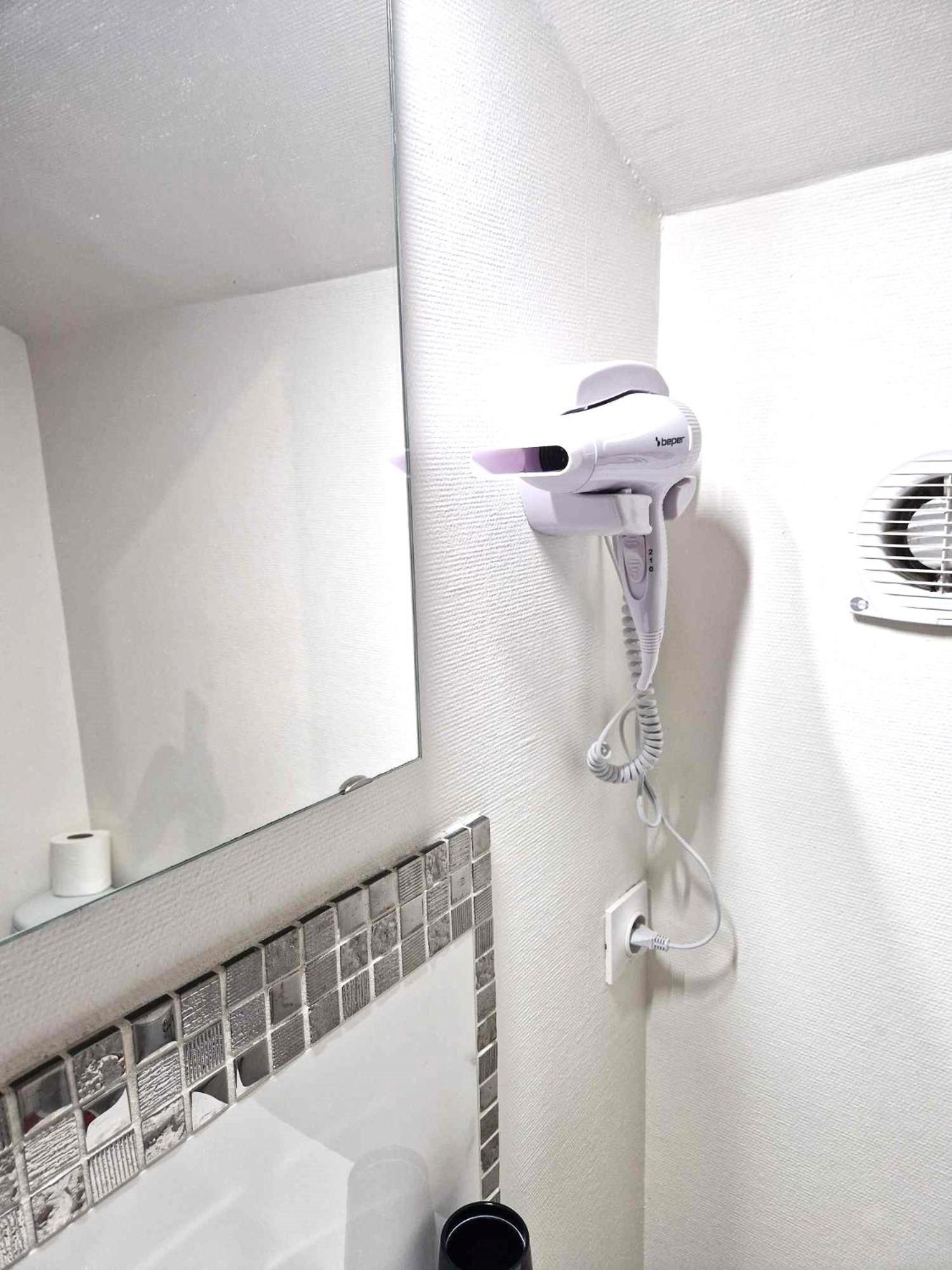 09 - Joli Studio Avec 2 Lits, Logement Tout Equipe Pour 1, 2 Ou 3 Personnes Maximum, Vue Sur Parc Arbore, Parking Privatif Gratuit, Grand Fourgon Possible, Tout Le Linge De Maison Est Fourni Razac-sur-l'Isle Экстерьер фото