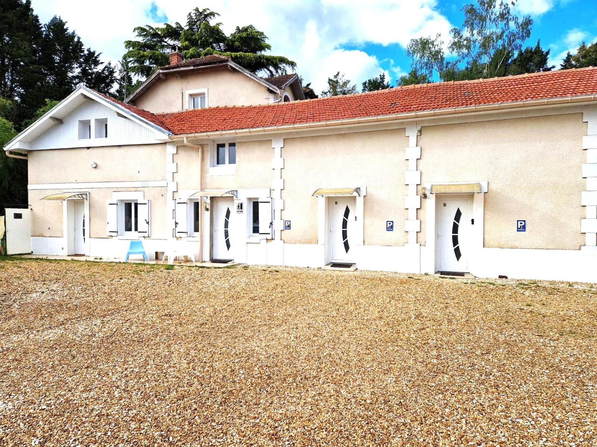 09 - Joli Studio Avec 2 Lits, Logement Tout Equipe Pour 1, 2 Ou 3 Personnes Maximum, Vue Sur Parc Arbore, Parking Privatif Gratuit, Grand Fourgon Possible, Tout Le Linge De Maison Est Fourni Razac-sur-l'Isle Экстерьер фото